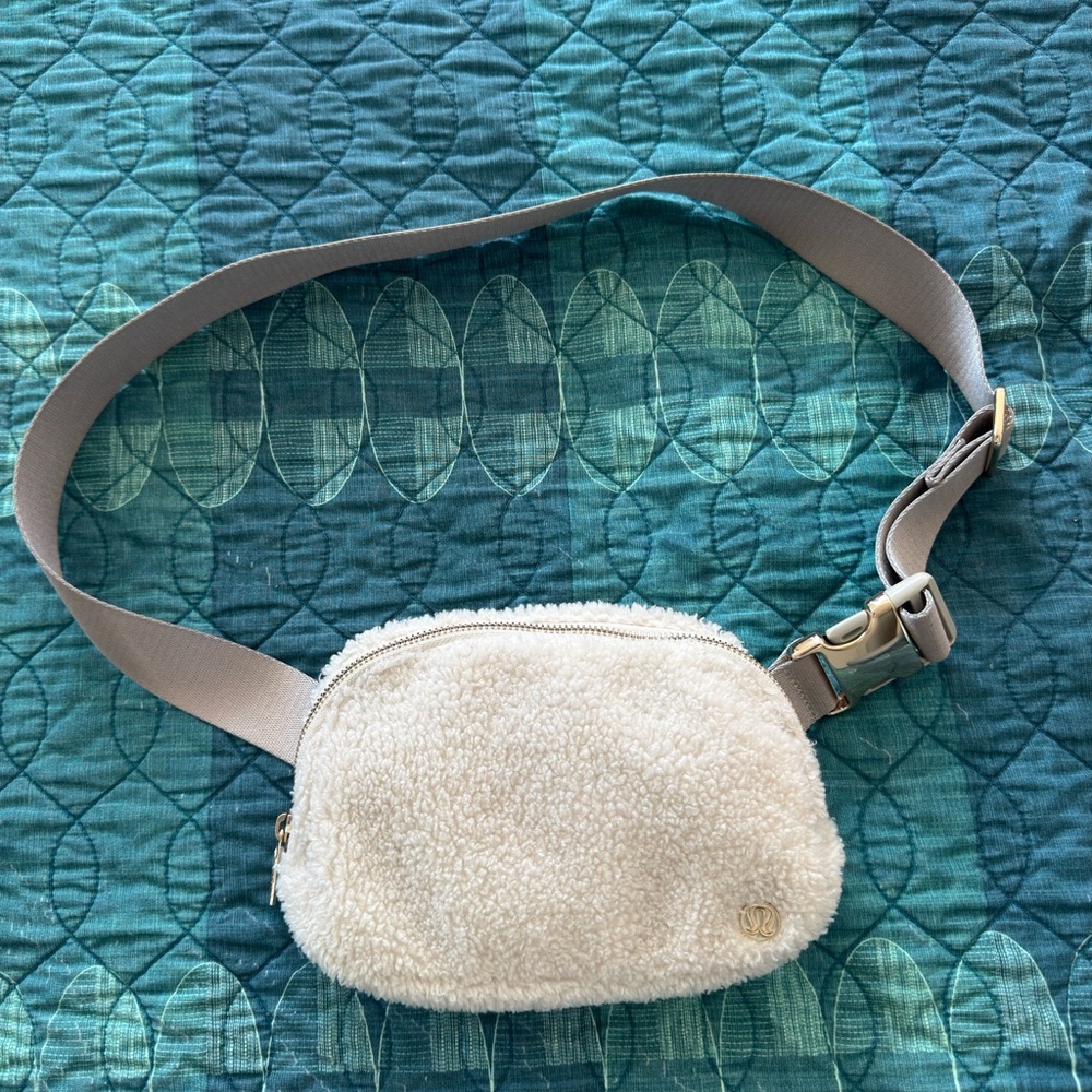 Lululemon Sherpa Belt Bag